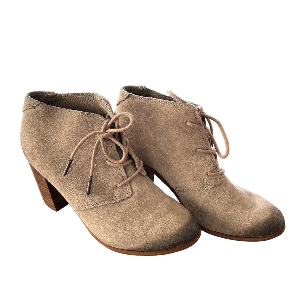 Tom’s ladies boots size 8.